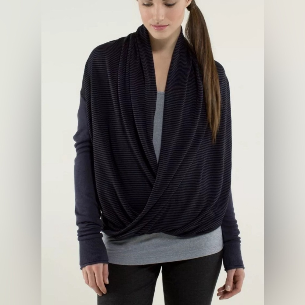 lululemon 6 iconic wrap Blue Black Stripe Sweater‎ Pullover